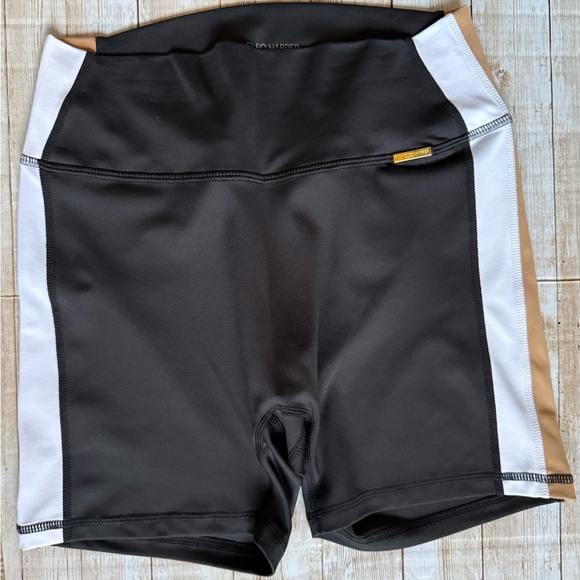 Cleo Harper Pants - Cleo Harper Kelsey Wells Rotation Short in Canyon